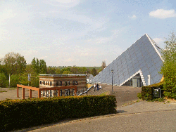 De Glazen Piramide