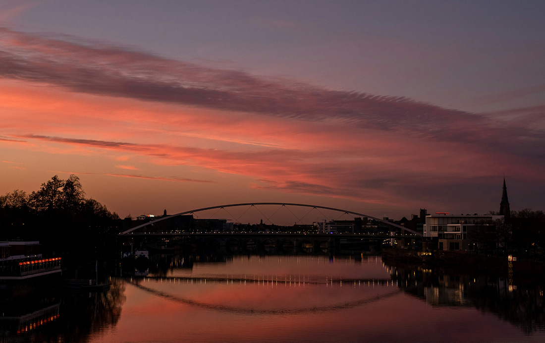 Hoge Brug Maastricht bij zonsondergang Hoge Brug Maastricht bij zonsondergang